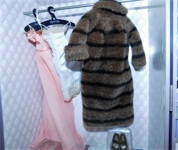 16" ELIZABETH TAYLOR DOLL BUTTERICK 8 FUR COAT, SLIP AND SHOES FRANKLIN MINT